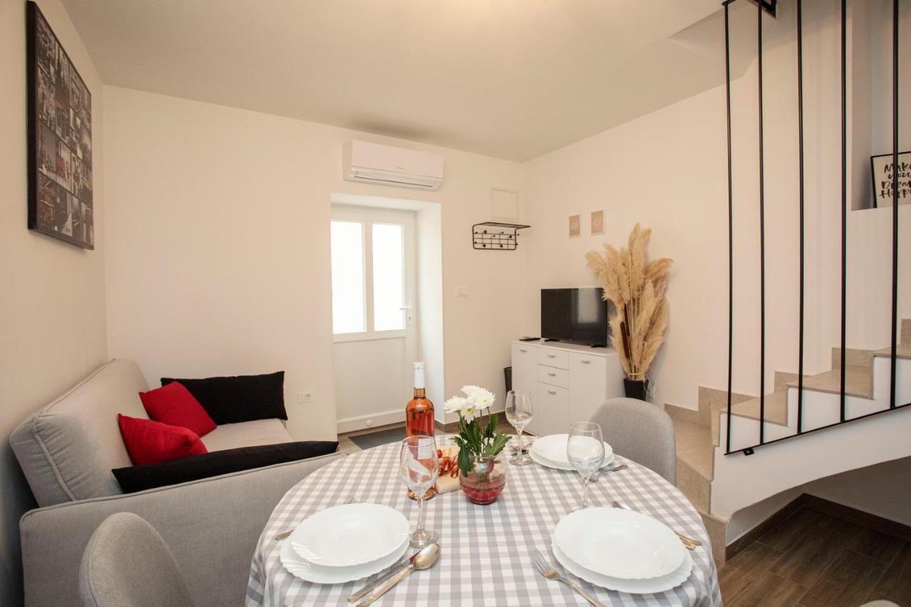 Studio Apartman Amalie Pazin Exterior photo
